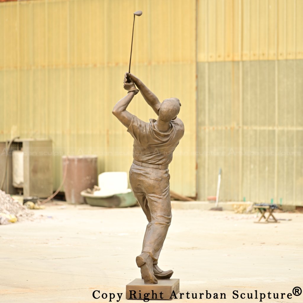 Arnold Palmer bronze statue showcasing body movement and club position