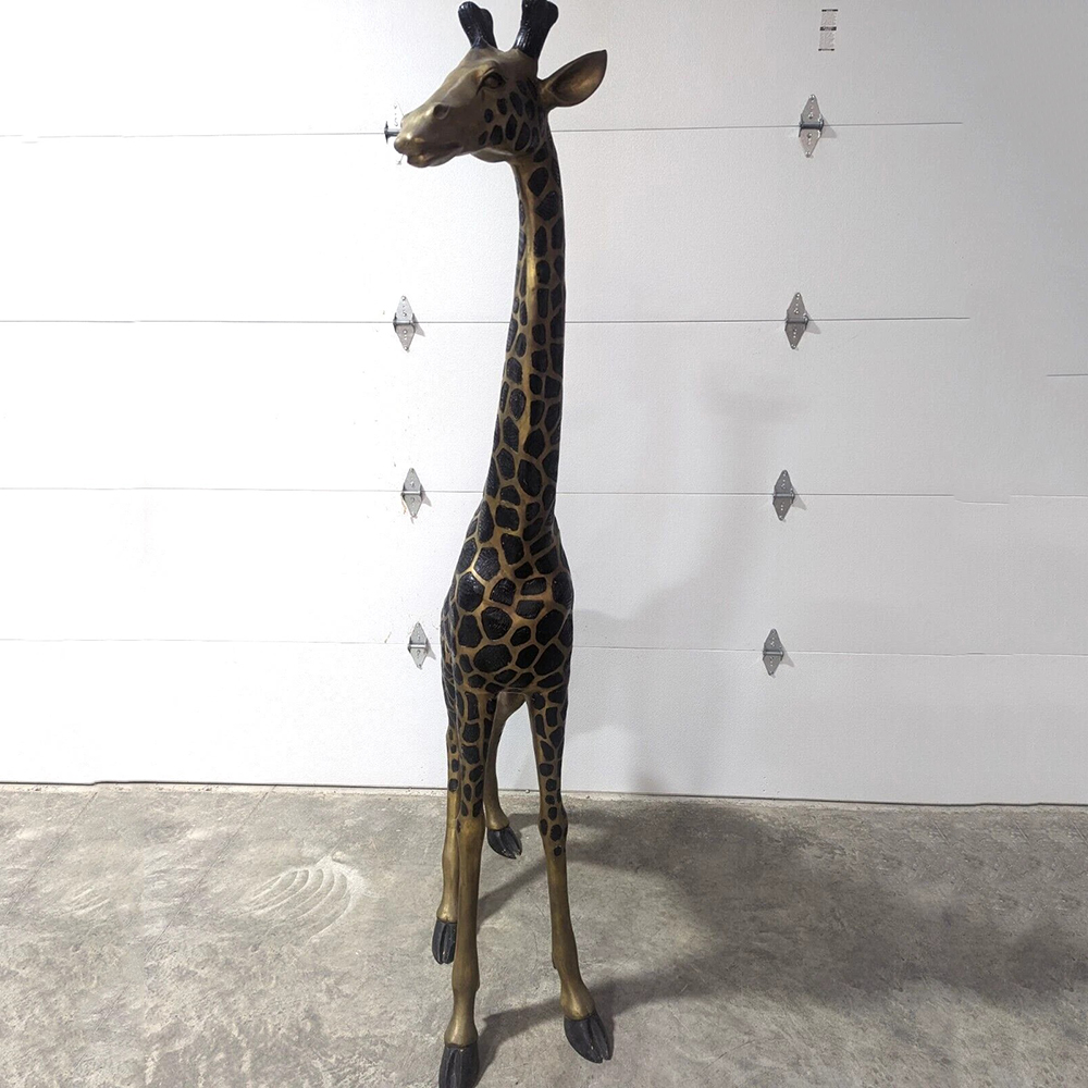 bronze Giraffe Bronze Sculpture front view