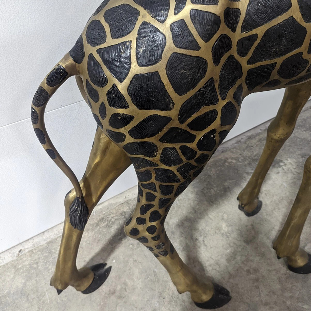 bronze Giraffe Bronze Sculpture spotted body detail