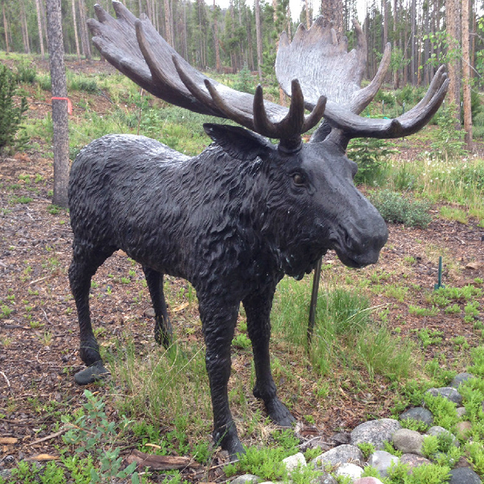 Metal Moose Statue featuring a majestic male moose with detailed palmate antlers2