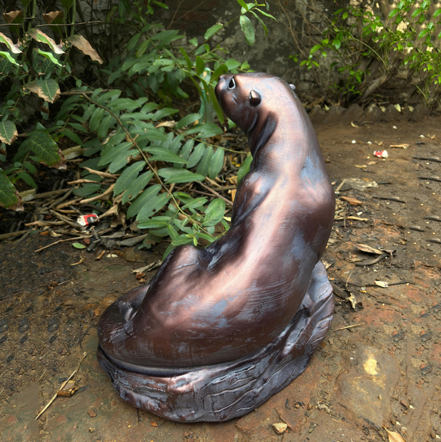bronze Otter Lawn Ornament rear view