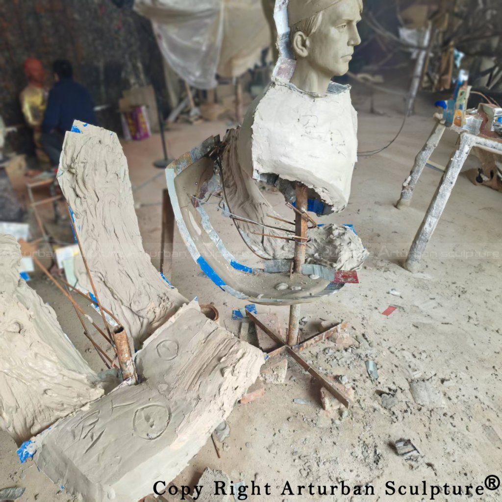 3-Les Voyageurs Sculpture molding stage