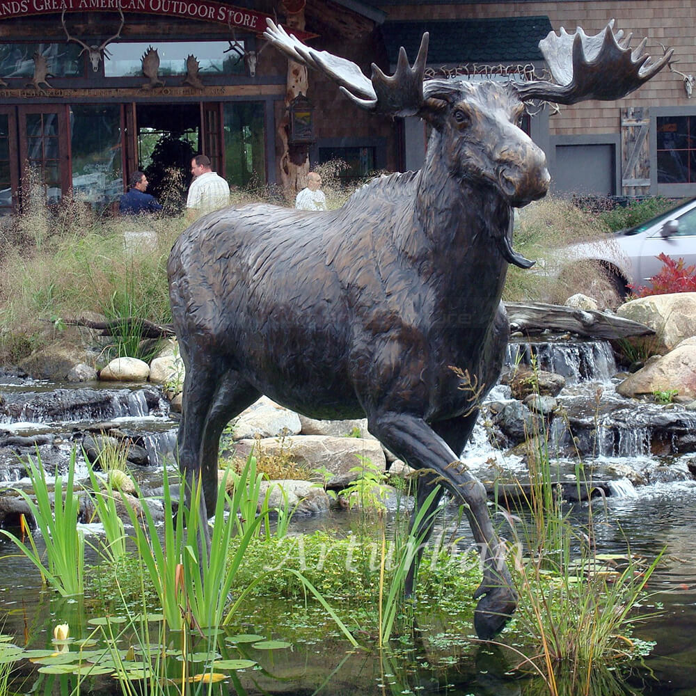 4.3.1-life-size-bronze-moose-statue-in-outdoor-pond