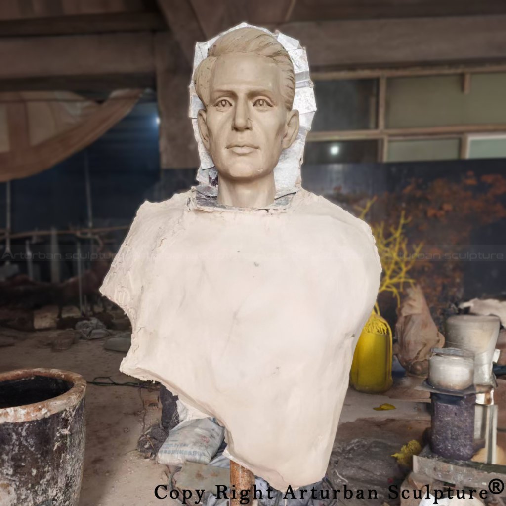 7-Molding stage of Les Voyageurs Sculpture