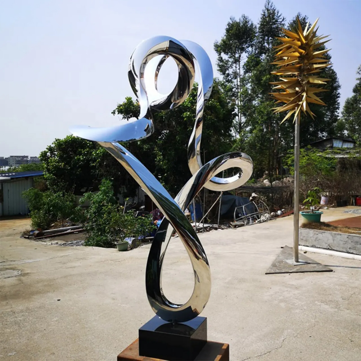 Contemporary Large Ribbon Art Statue made of stainless steel