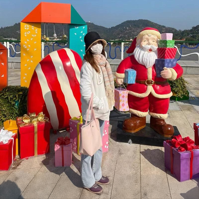 Fiberglass Statue of Santa Claus with Santa Claus holding colorful gift boxes