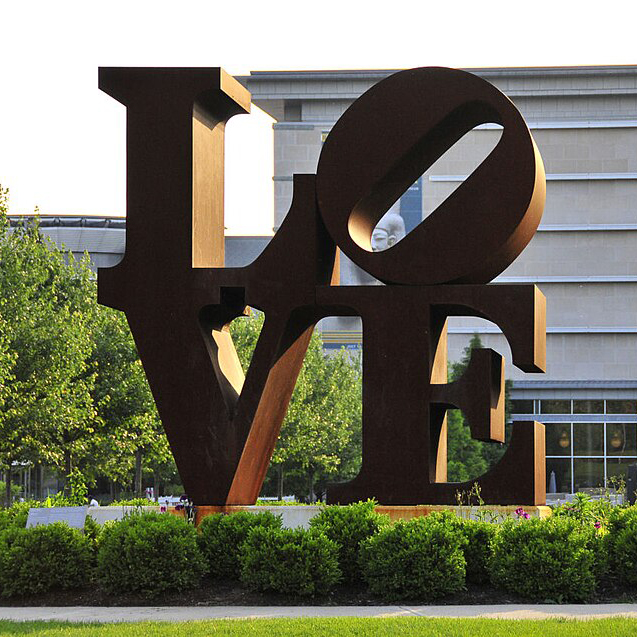 First-LOVE-sculpture,-at-Indianapolis-Museum-of-Art,
