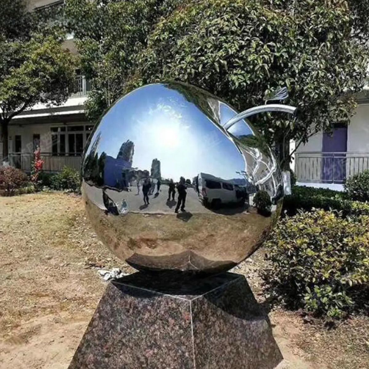 Giant Apple Statue in stainless steel with a polished mirror finish