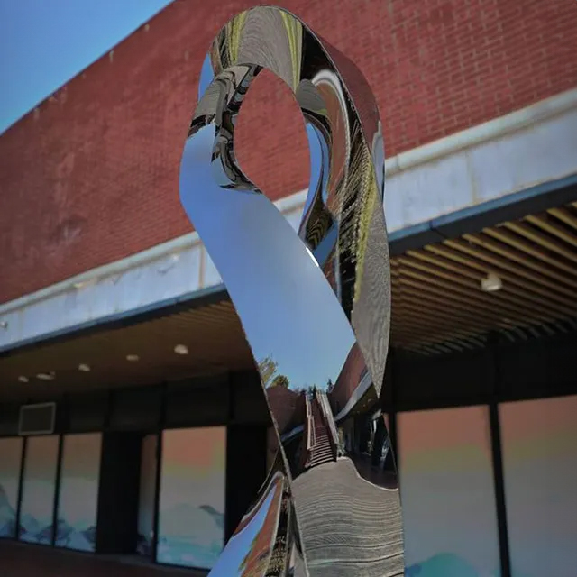 Outdoor stainless steel Metal Loop Sculpture