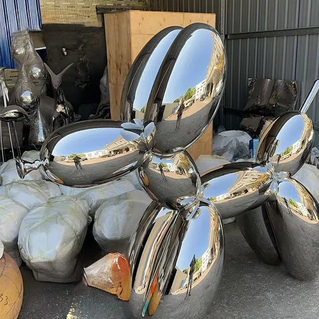 Silver Balloon Dog Sculpture in stainless steel outdoor