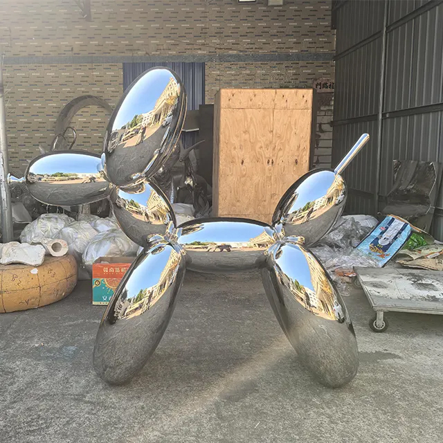 Silver Balloon Dog Sculpture made of stainless steel
