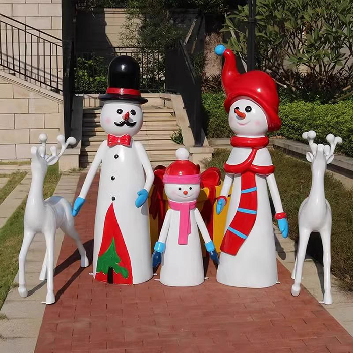 Snowman family and reindeer fiberglass Outdoor Christmas Sculptures