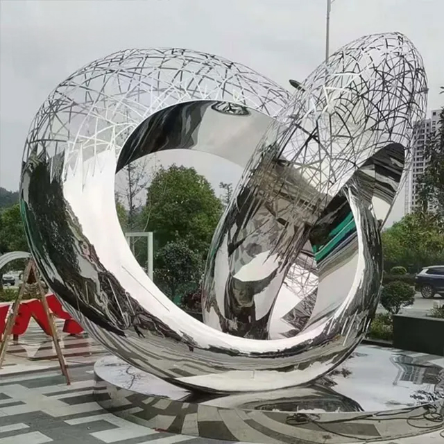 Stainless steel Circle Sculpture Décor with mirrored and mesh structure