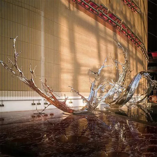 Water Splash Statue made of stainless steel with fluid curves