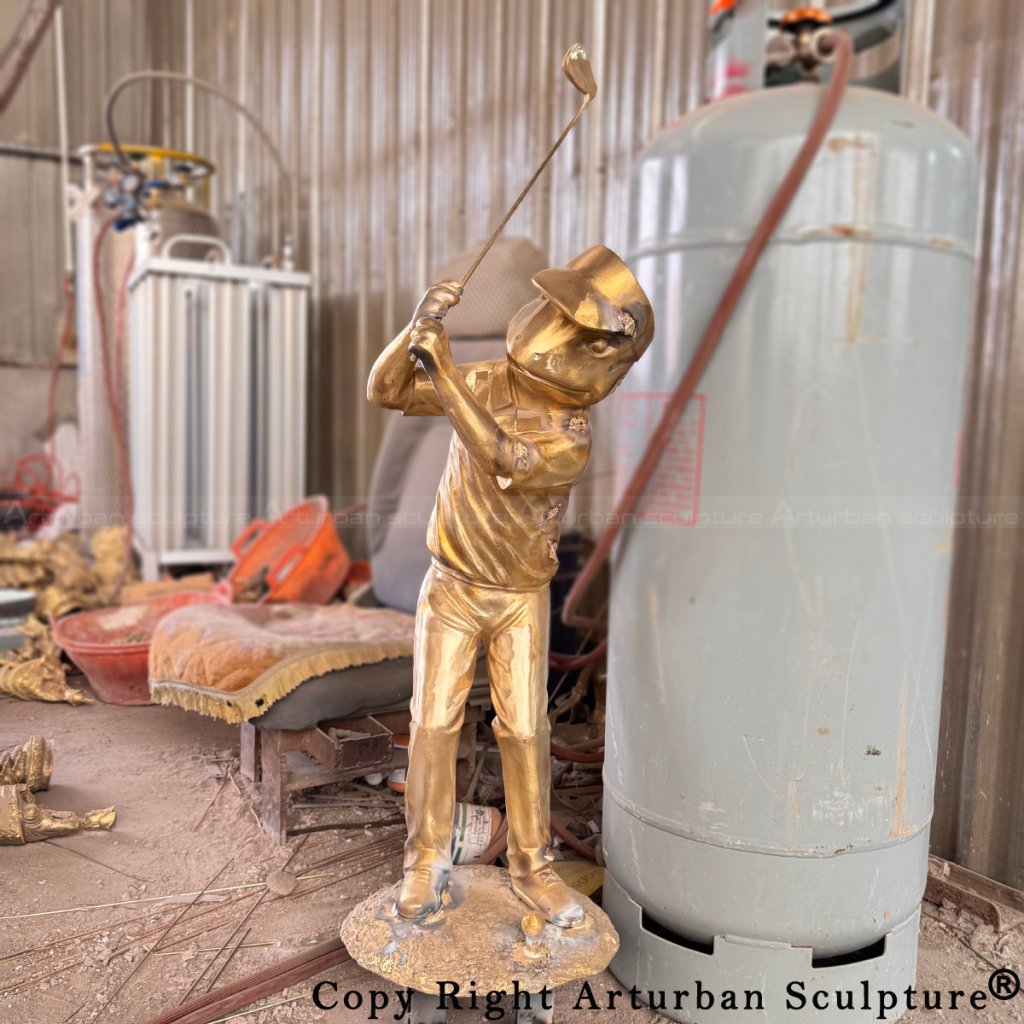 6-Bronze Frog Playing Golf Statue in welding and polishing stage