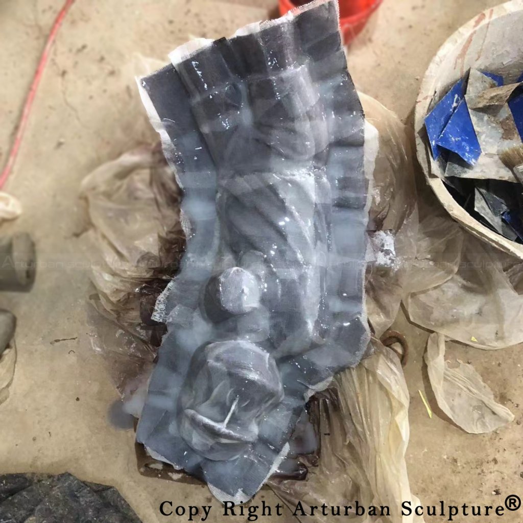 6-Silicone mold process for bronze Frog Playing Golf Statue,