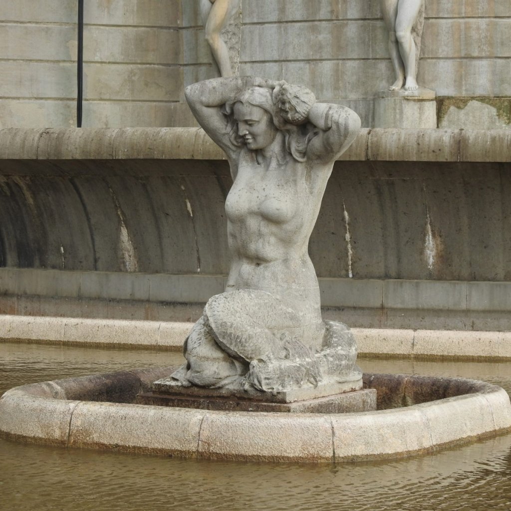 Mermaid fountains statues at Fonte Luminosa in Lisbon (3)