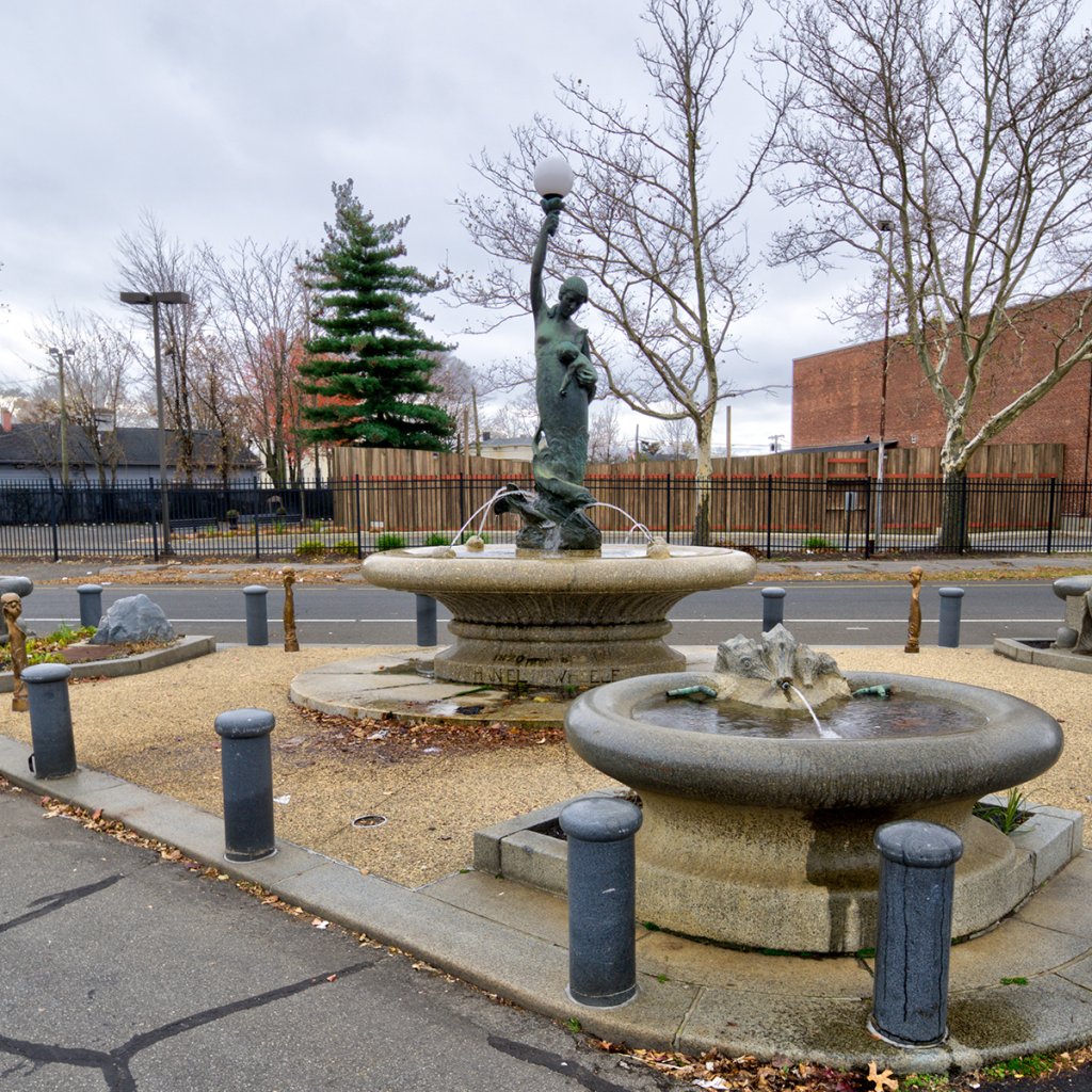 Nathaniel Wheeler Memorial mermaid Fountains (2)