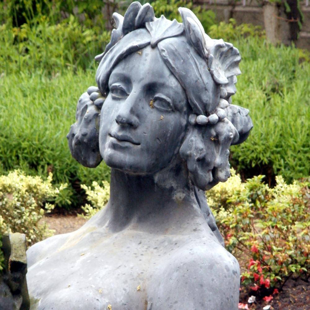 close up veiw of The Mermaid Fountain on Lord Street in Southport (2)