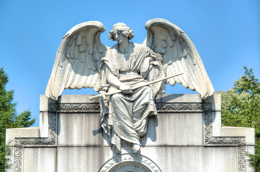 Archangel_Michael,_Rinelli-Guardino_Mausoleum,_Greenwood_Cemetery