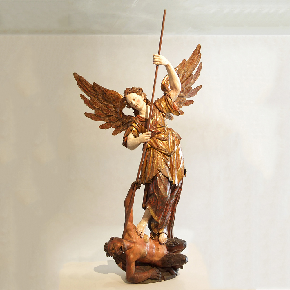 Heiliger_Michael_-_Lindenholz-Statue_-_Kolumba_Koeln