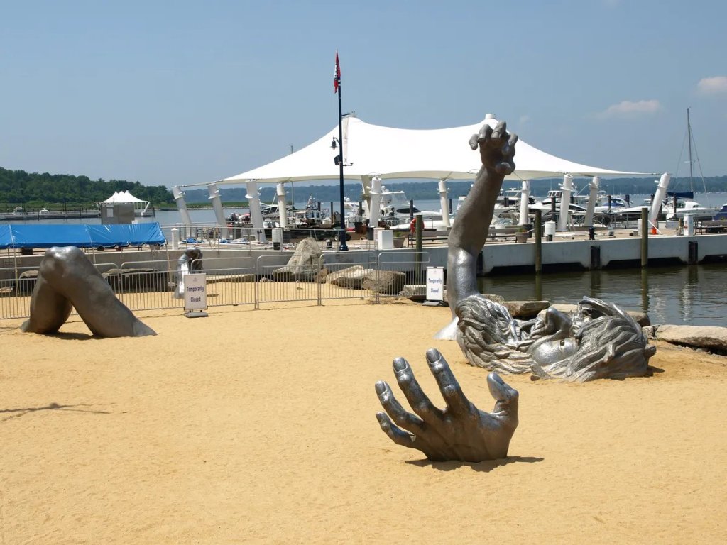 1.3-The-Awakening-sculpture-at-National-Harbor-(1)