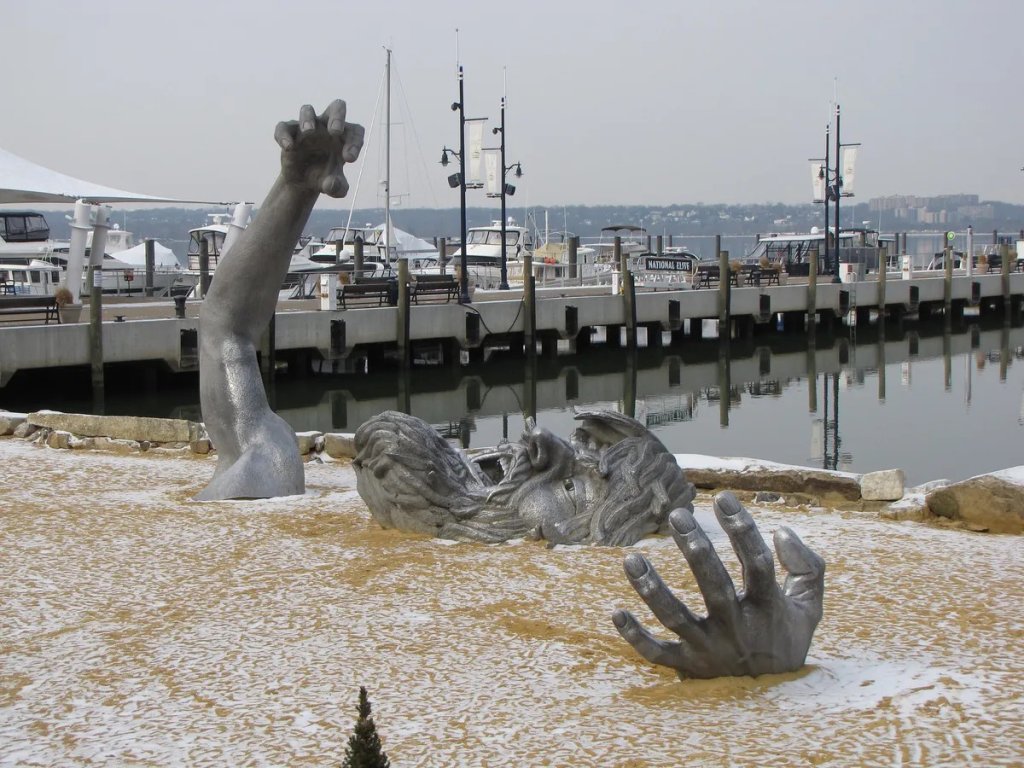 1.3-The-Awakening-sculpture-at-National-Harbor-(2)
