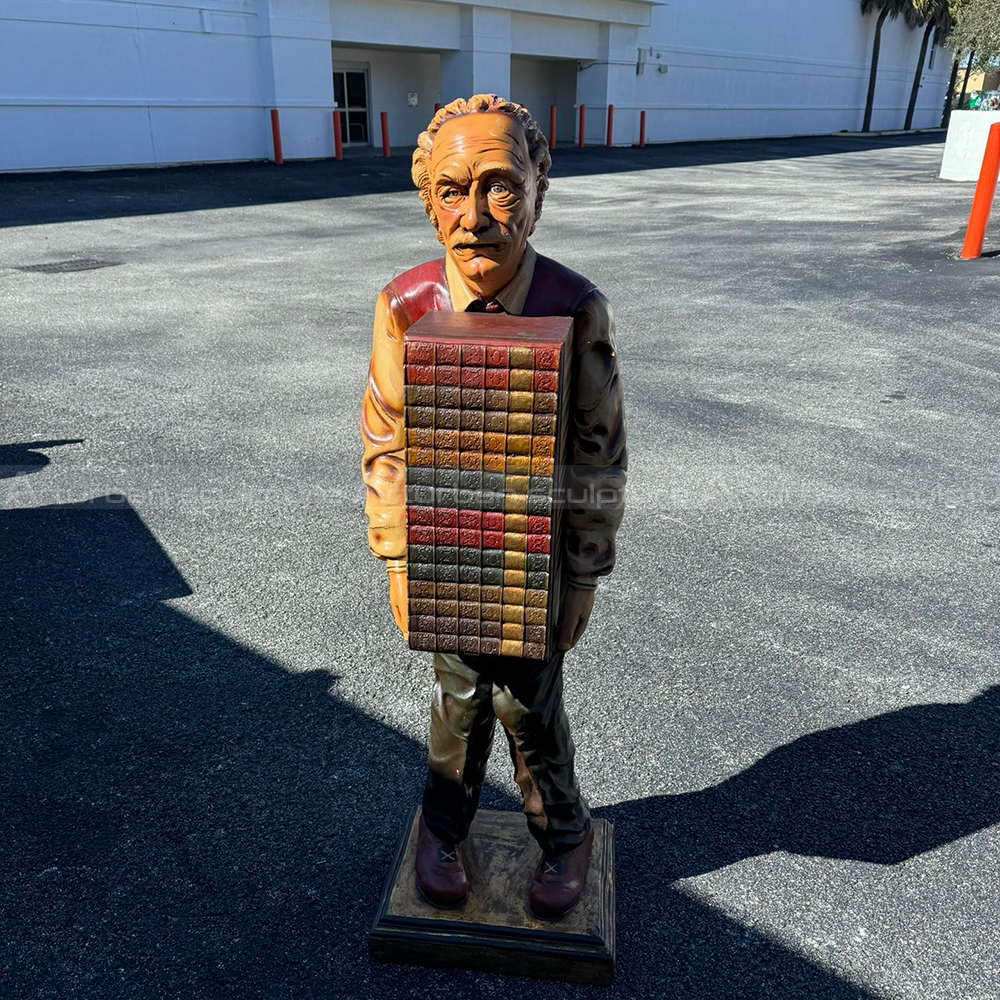 Fiberglass-sculpture-of-Albert-Einstein-holding-a-stack-of-books