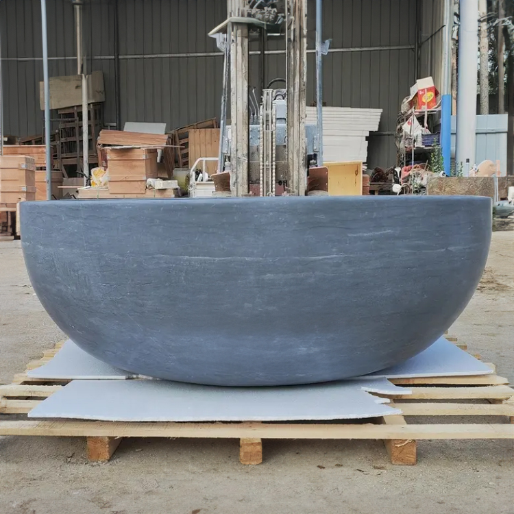 Round Marble Bathtub with smooth texture