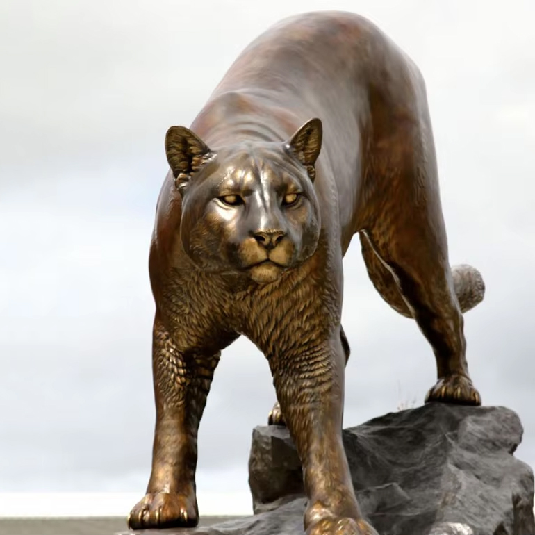 Bronze-Puma-Sculpture-front-view-with-alert-facial-expression