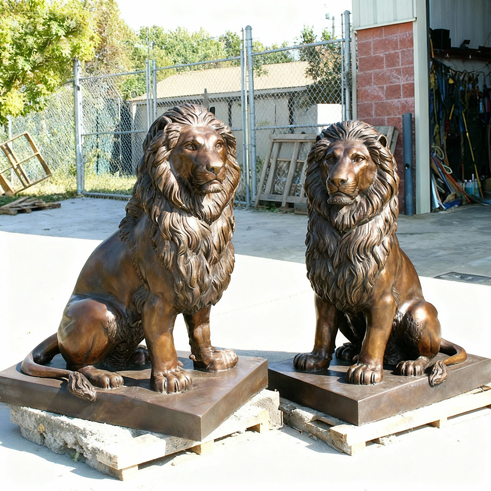 Symmetrical front pose of 2 lion statues