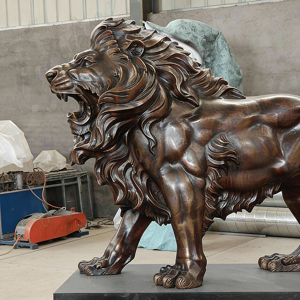 detailed bronze Lion Roaring Statue with muscular body