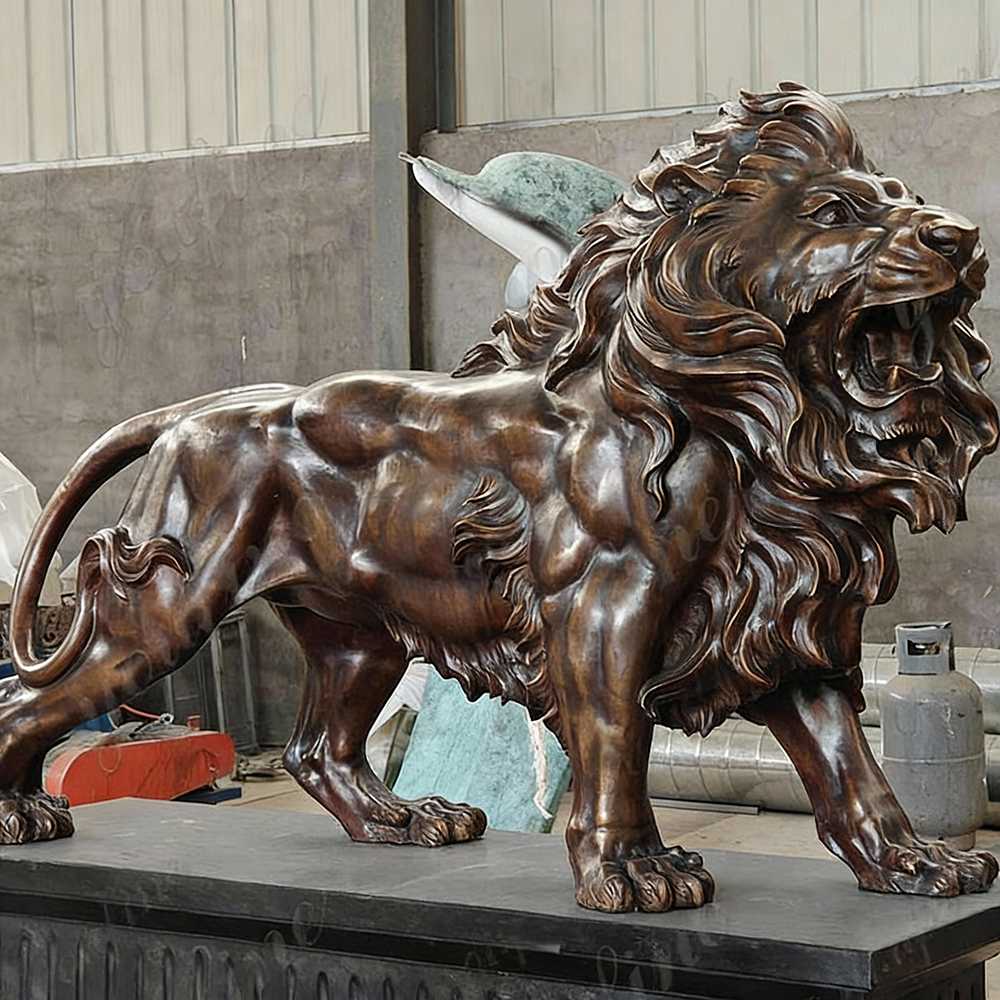 powerful bronze Lion Roaring Statue with flowing mane