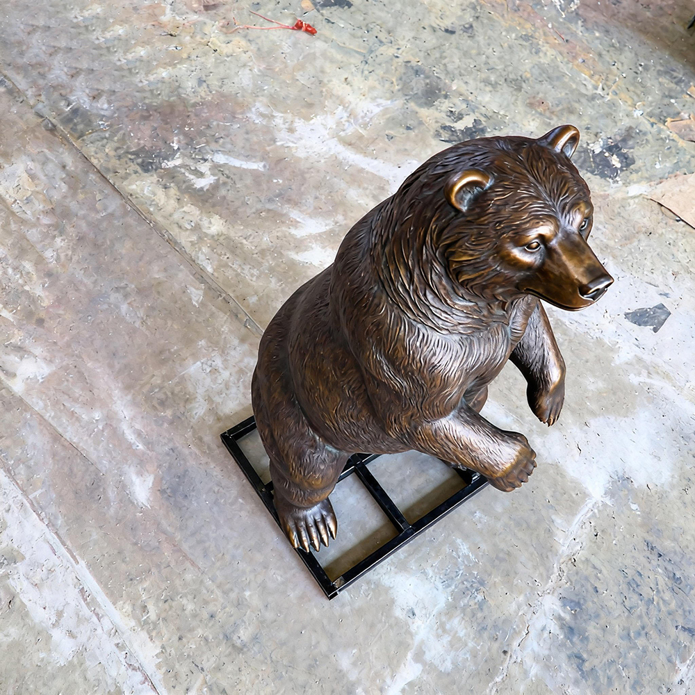 top view bronze Standing Brown Bear Statue detail