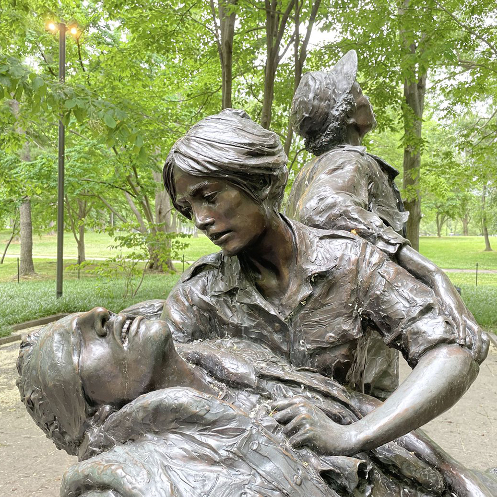 10-(3) Vietnam military statues rescue moment