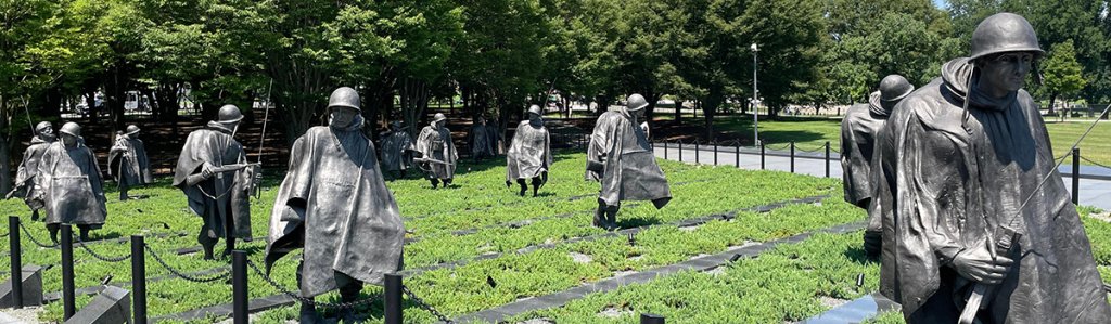 2-(1) Korean War military statues