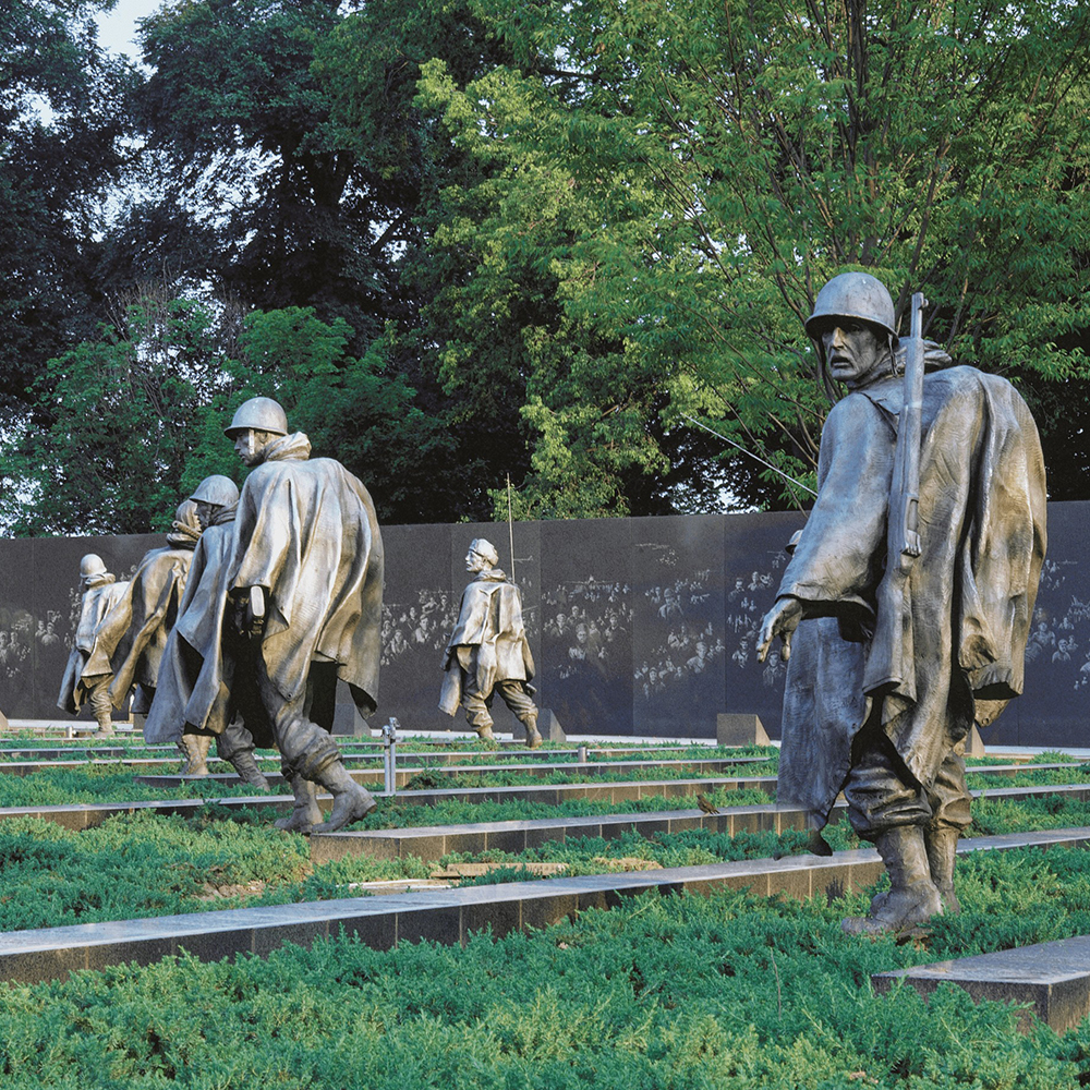 2-(3) Korean War statue patrol scene