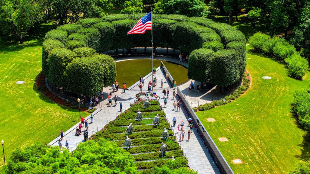 2-(8) military statues patrol formation