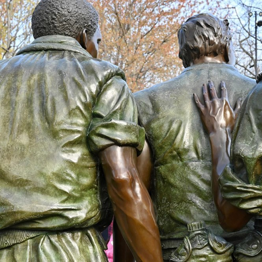 3 (5) Three Soldiers statue close detail