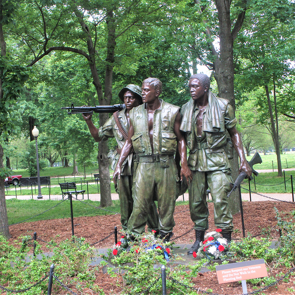 3 (6) Three Soldiers military statues group