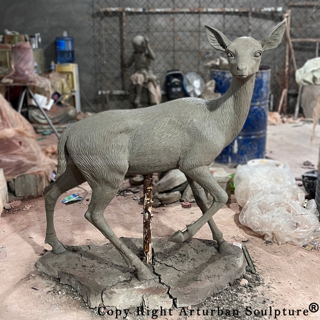 5.1 clay model deer sculpture in workshop