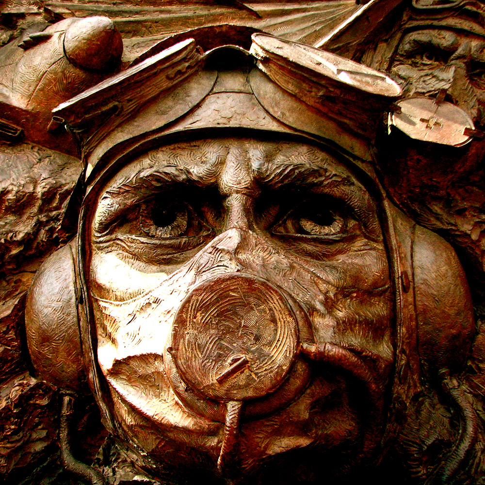 6 (4) Battle of Britain pilot statue