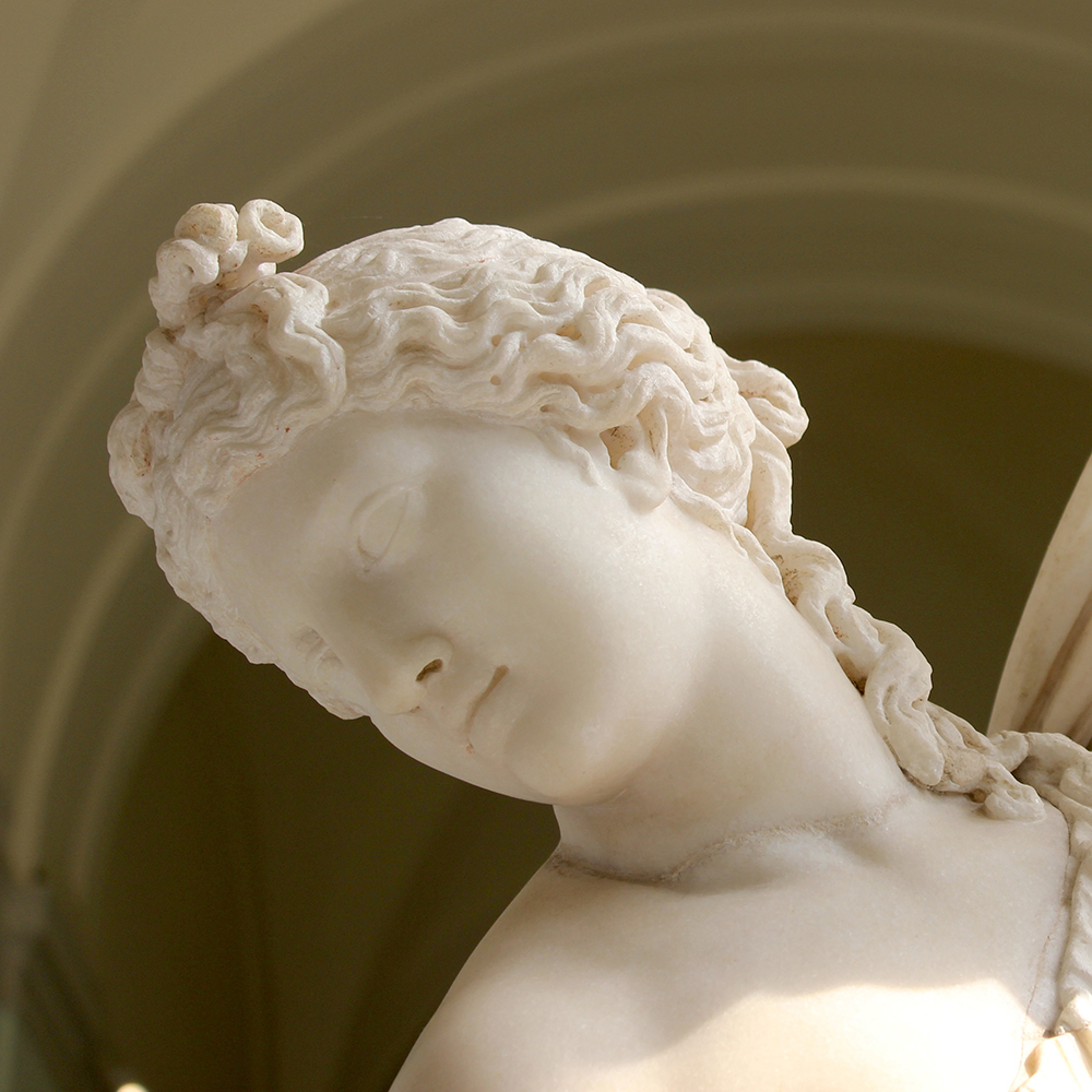 Venus Callipyge marble turning gaze back