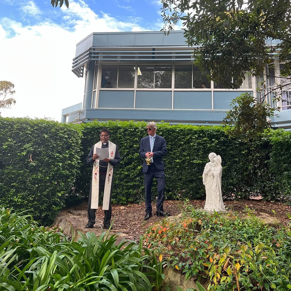4.2 Medium Holy Family Statue Outdoor School Garden