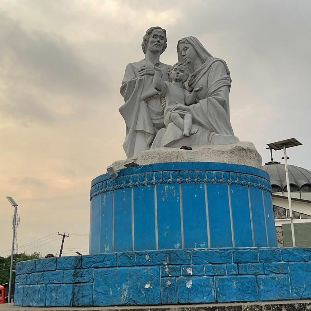 4.4 large-holy-family-statue