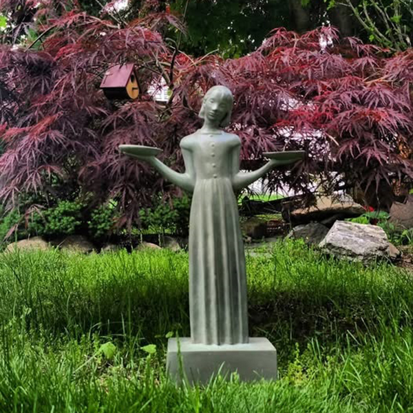 Little Wendy statue at front-door