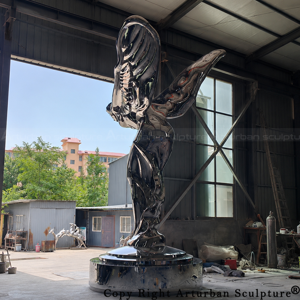 4 Rear view of The Spirit of Ecstasy