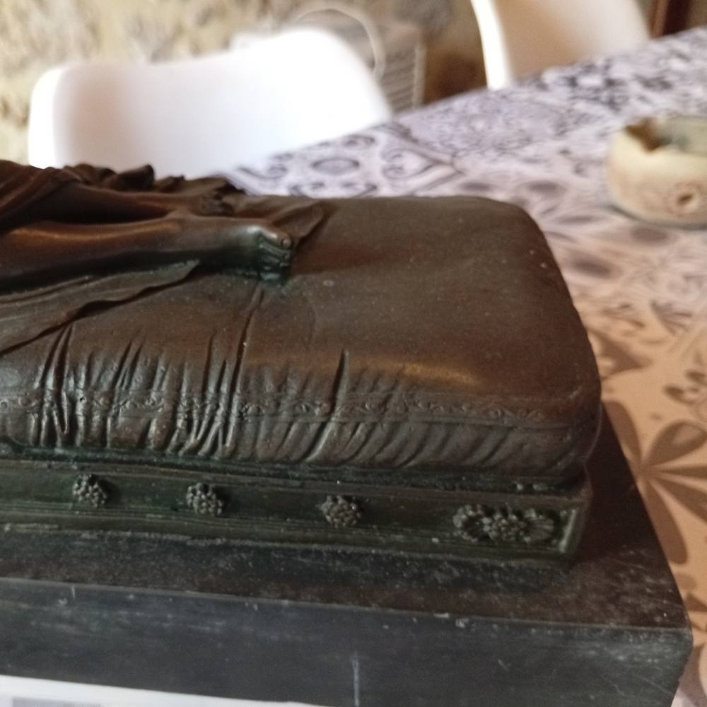 Bronze Pauline Bonaparte Sculpture chaise detail