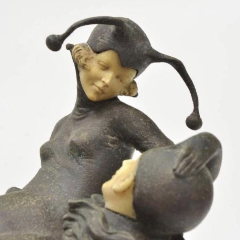 bronze Pierrot and Pierrette Statue face detail