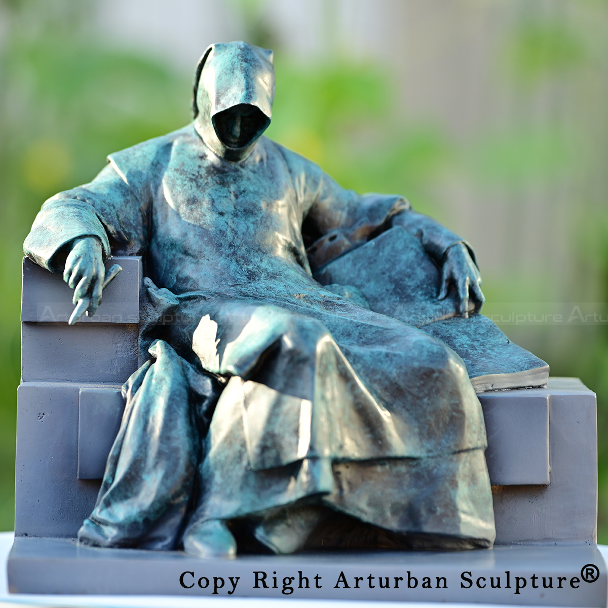 0 Budapest Anonymous Statue seated front view